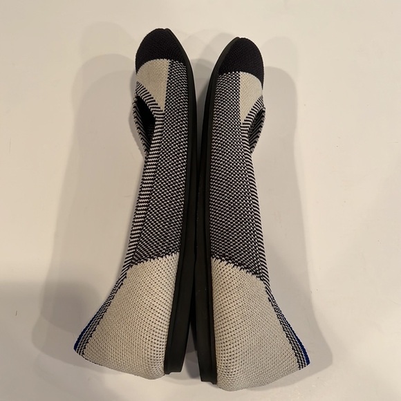 Rothys Black and White round cap toe flat SZ 7 - Picture 5 of 10